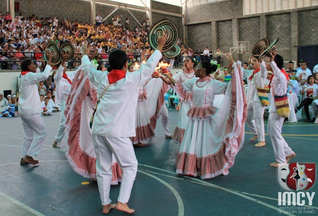 Los Estudiantes Yumbenos Se Bailaron El Vii Intercolegiado De