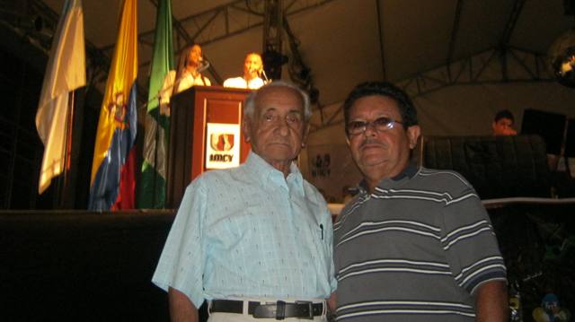 Santiago Taffa e hijo, fundador de la murga Sentimiento Indio de Yumbo1