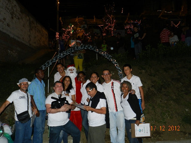 Todos posando con PapáNoel en Las Colinas...
